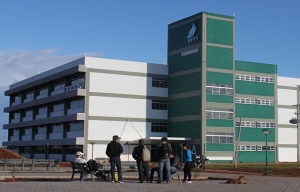 Ir para  <p>Ap&oacute;s reuni&atilde;o realizada na manh&atilde; desta sexta-feira,9, entre a Dire&ccedil;&atilde;o da Universidade Federal da Fronteira Sul (UFFS) &ndash; Campus Erechim e o movimento de...